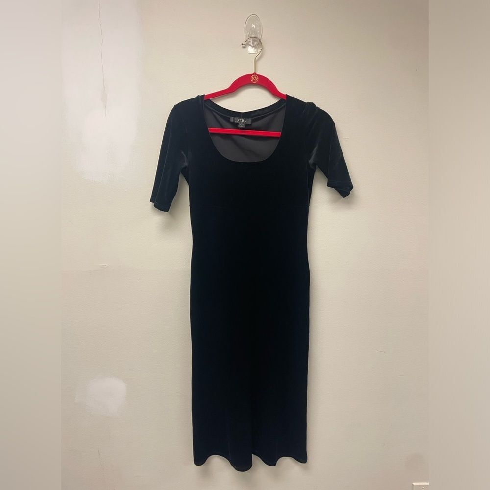 Vintage BCBG Black Velvet Short Sleeve Scoop Neck MIDI Dress